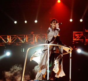 michael-jackson-this-is-it-pic-300x278.jpg